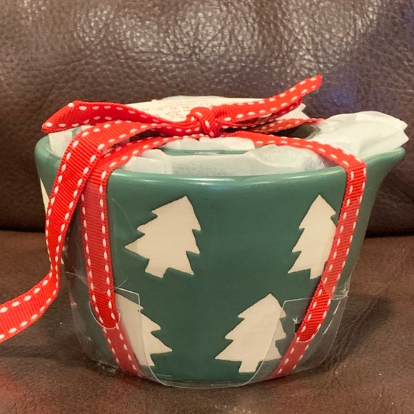 Rae Dunn Christmas Tree Measuring Cups - Picture 8 of 12